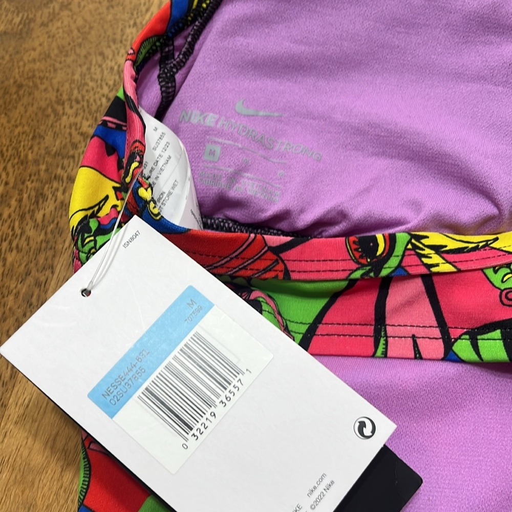 Nike WOMENS SZ M HydraStrong Bulls Ox Printed Red One Piece Swimsuit size M - Picture 4 of 5